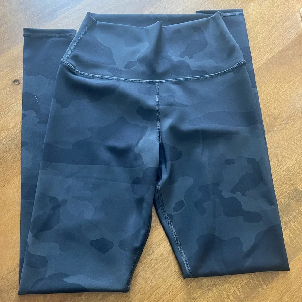 ALO | High Waist Black Camo Legging | Size S - Picture 2 of 5